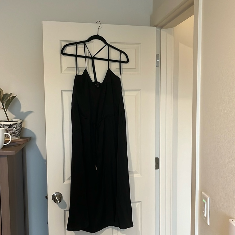 Black dress from Banana Republic. Size 6. Has a sinch waist tie on the front.